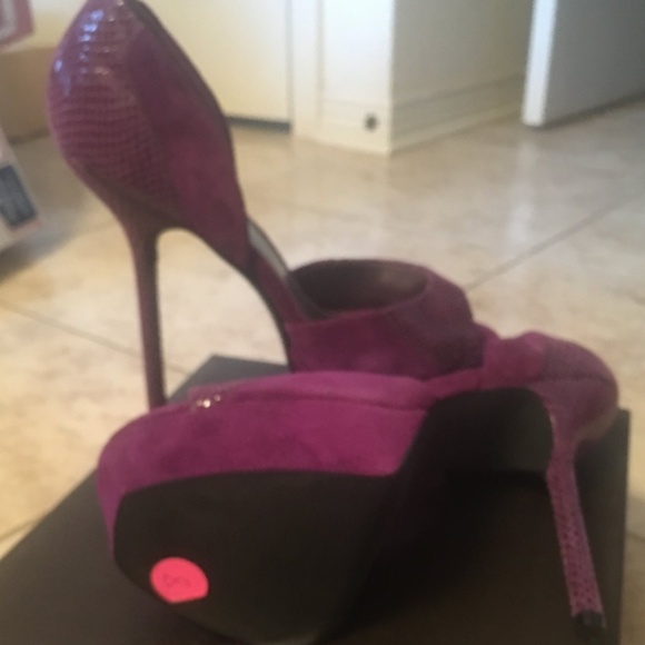 NEW NEVER WORN Bebe Clover Purple size 8. Rare, hard to find! - Picture 1 of 4